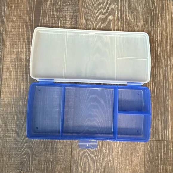 Tupperware Lunch N Things Divided Hinged Container - Picture 8 of 11